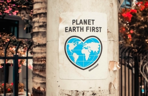 Planeta Tierra Primero, con forma de corazón